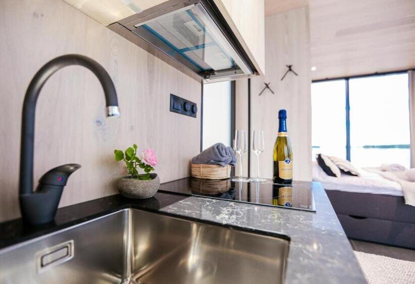 סוויטה, Lake Hotel Lehmonkärki   Haasi Mirror Houses