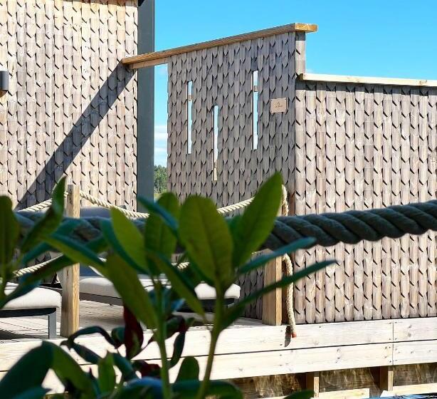 Suite with lake view, Lake Hotel Lehmonkärki   Haasi Mirror Houses