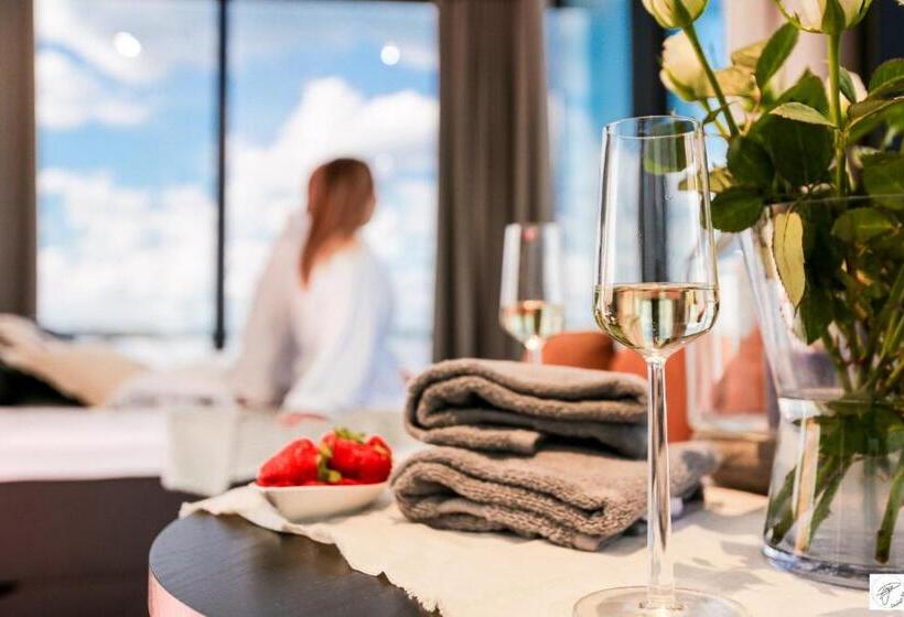 Suite with lake view, Lake Hotel Lehmonkärki   Haasi Mirror Houses