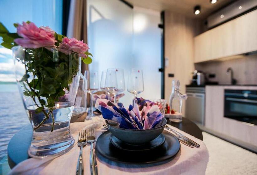 Suite with lake view, Lake Hotel Lehmonkärki   Haasi Mirror Houses