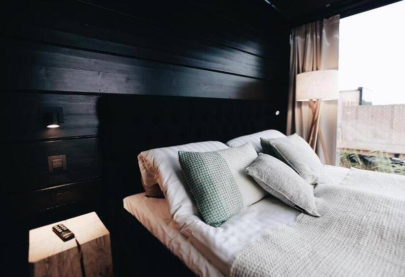 Suite with lake view, Lake Hotel Lehmonkärki   Haasi Mirror Houses