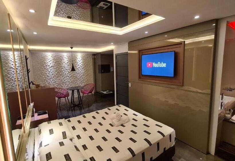 Номер Стандарт с Гидромассажем, Sense Motel