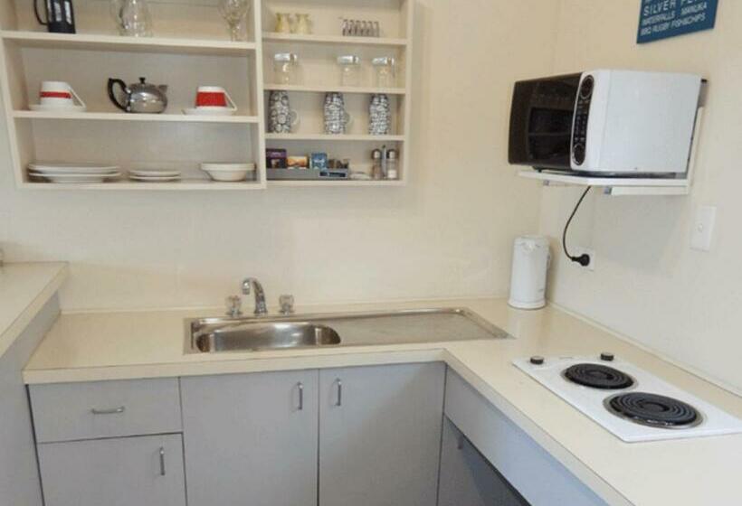 스탠다드 스튜디오, Cheviot Park Motor Lodge