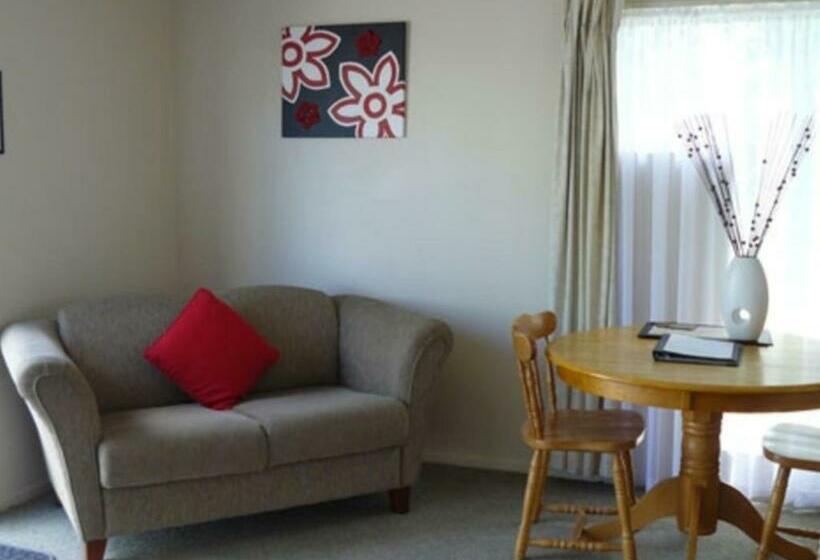 스탠다드 스튜디오, Cheviot Park Motor Lodge