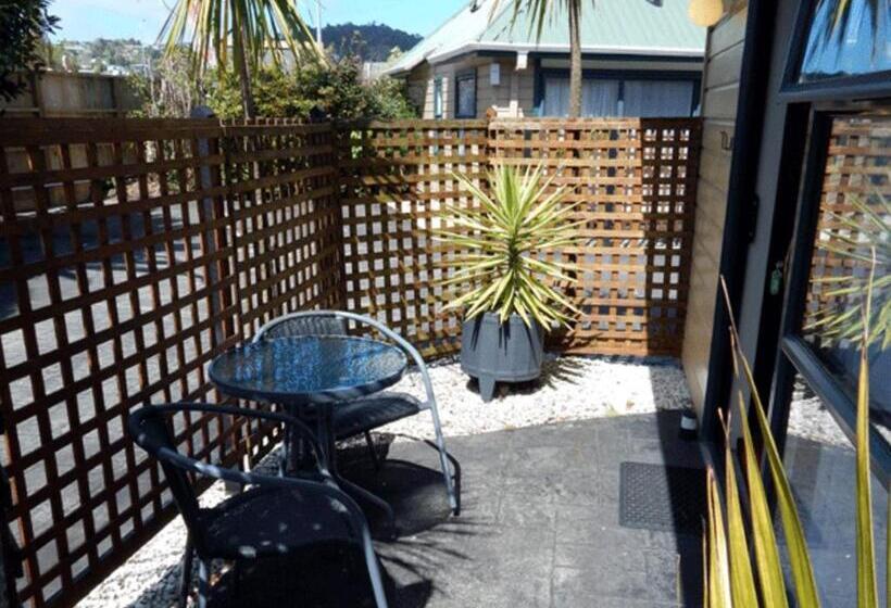 스탠다드 스튜디오, Cheviot Park Motor Lodge