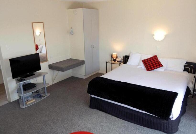 스탠다드 스튜디오, Cheviot Park Motor Lodge