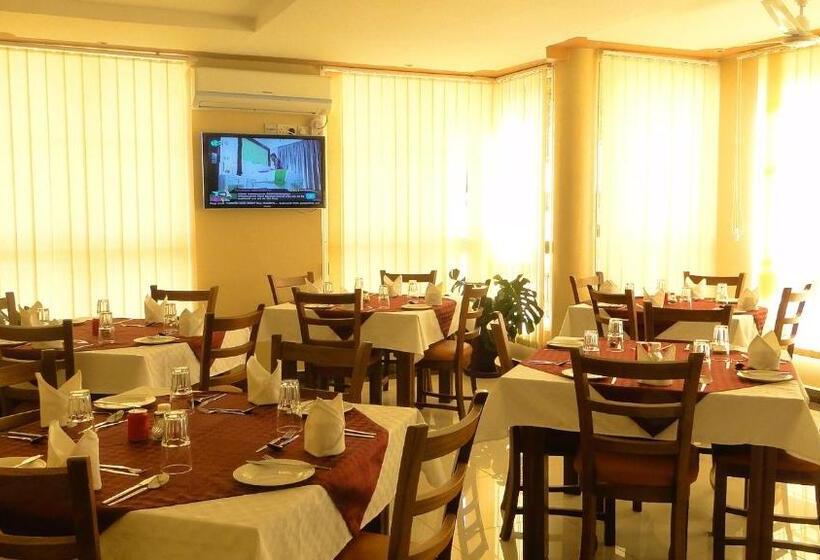 استودیوی استاندارد, Pavilion Holiday Resort