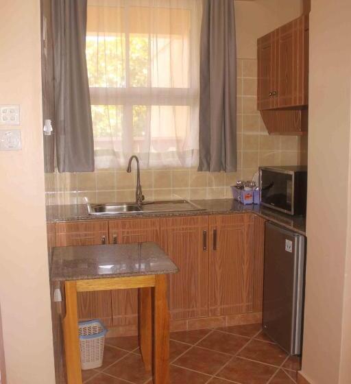 استودیوی استاندارد, Pavilion Holiday Resort