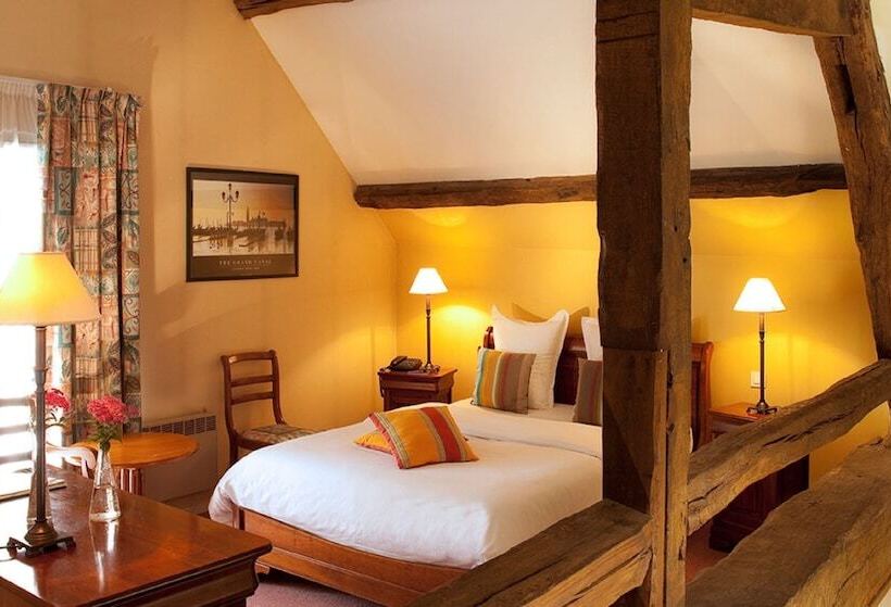 חדר משפחתי, Auberge Du Manet