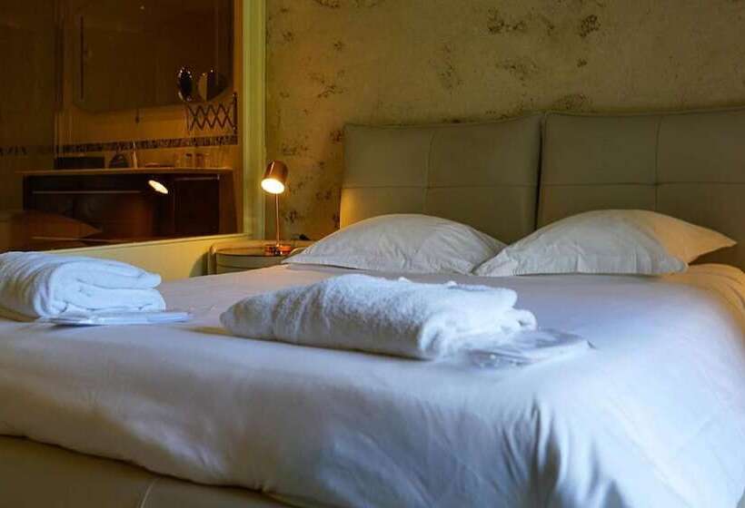 Полулюкс Вид на Сад, Auberge Du Manet