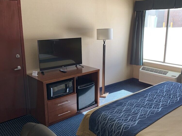 스위트, Comfort Inn Crystal Lake   Algonquin