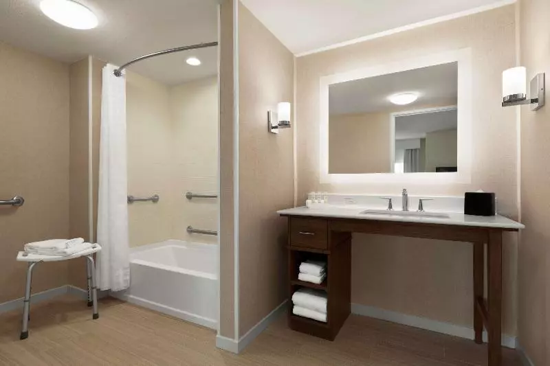 スタンダードルーム, Comfort Inn & Suites And Suites Fredericksburg