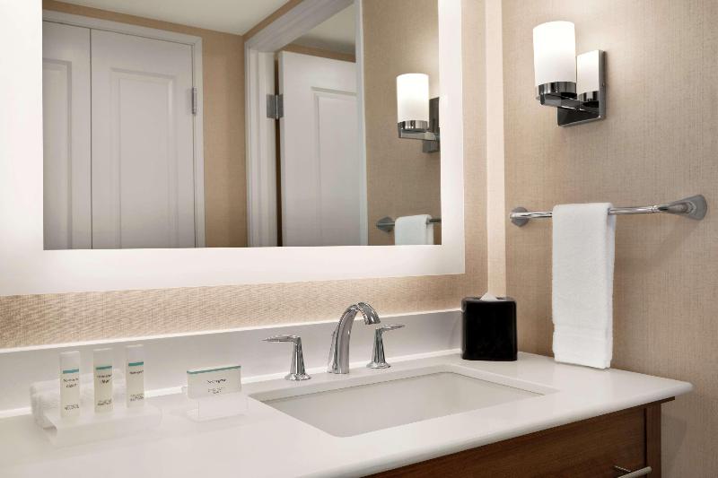 スタンダードルーム, Comfort Inn & Suites And Suites Fredericksburg