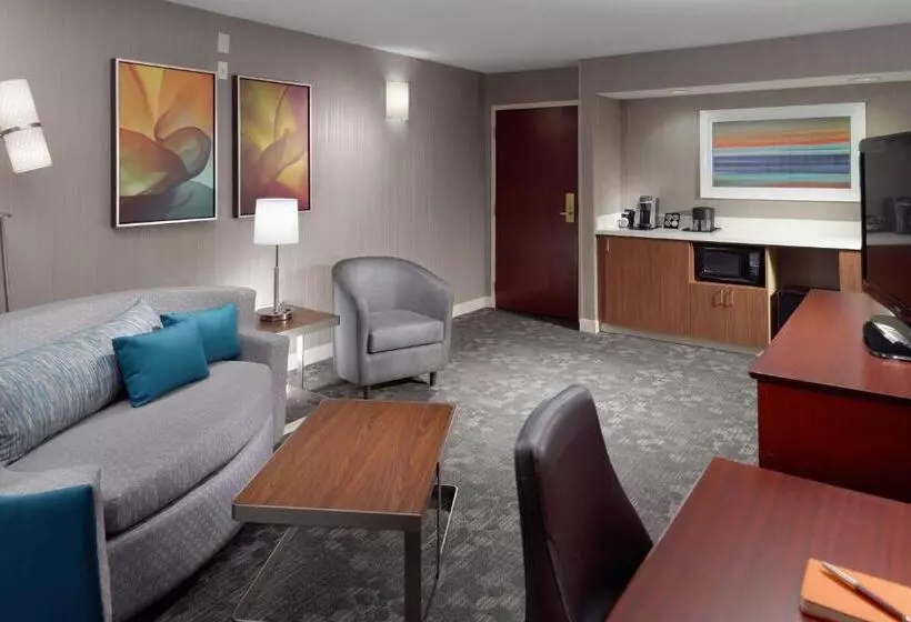 キングサイズベッドのスイートルーム, Courtyard By Marriott Atlanta Alpharetta