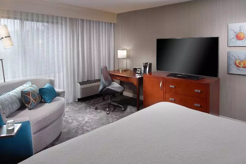 キングサイズベッドのエクゼクティブルーム, Courtyard By Marriott Atlanta Alpharetta