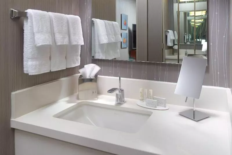 キングサイズベッドのスイートルーム, Courtyard By Marriott Atlanta Alpharetta
