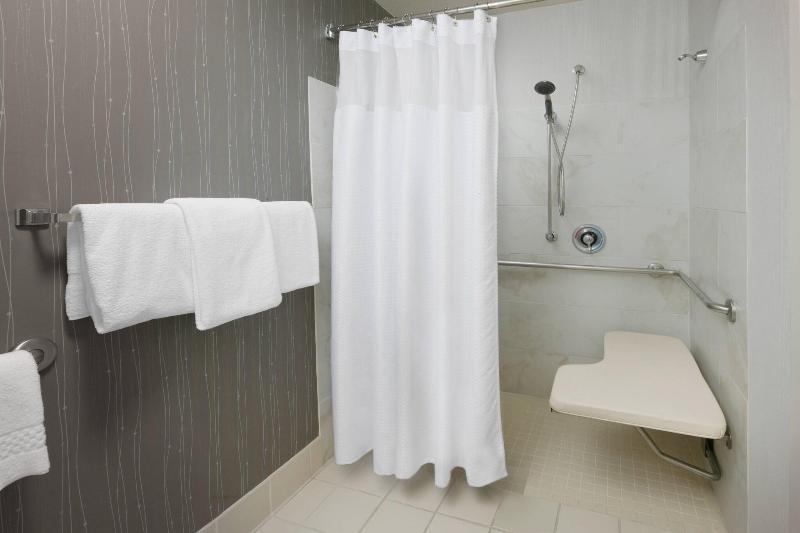 غرفة قياسية, Courtyard Dallas Addison Quorum Drive