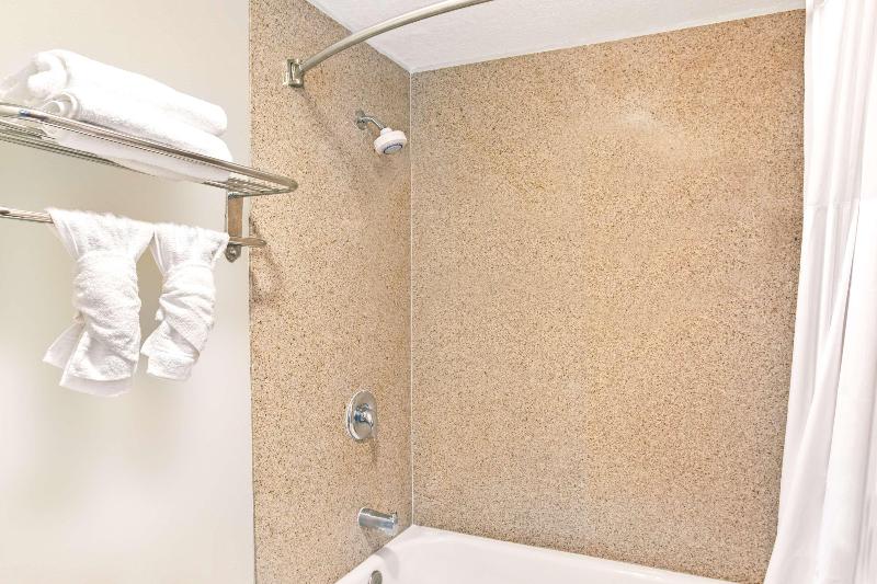 חדר סטנדרט עם מיטת קינג, Days Inn By Wyndham Granbury