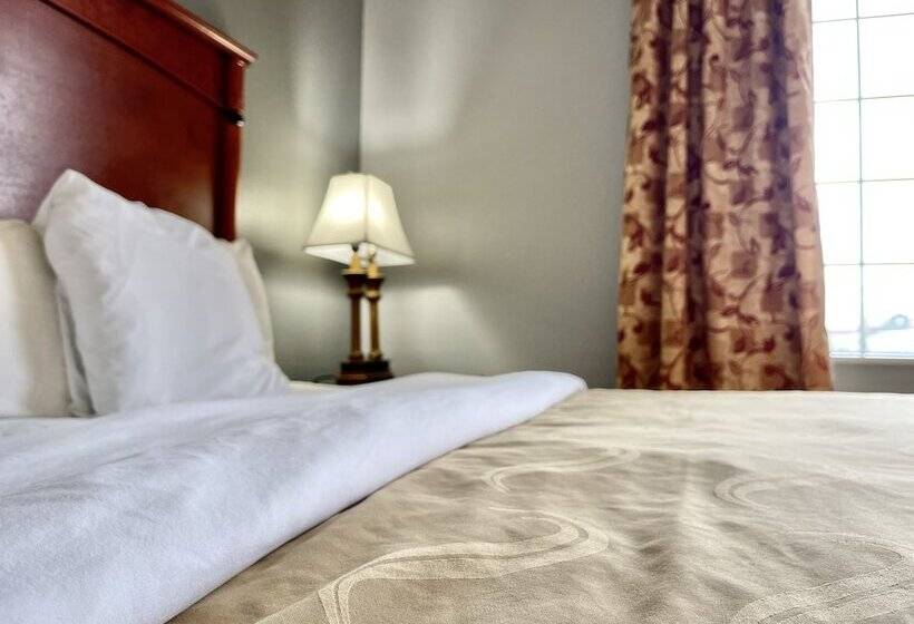 جناح, Fairbridge Inn & Suites Cleburne