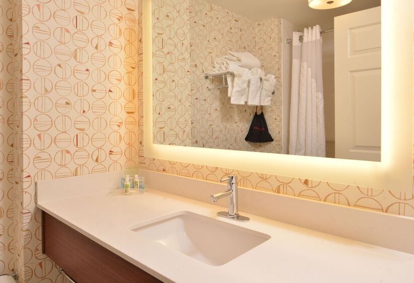 اتاق استاندارد با 2 تخت دوبل, Holiday Inn & Suites Raleigh Cary, An Ihg