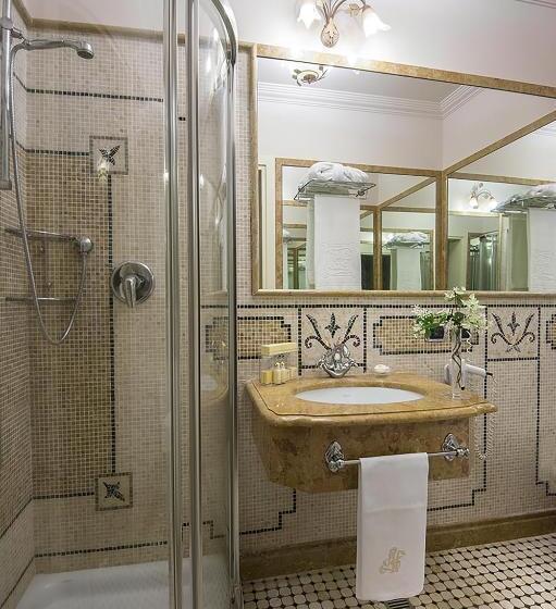 جناح ديلوكس, Liberty