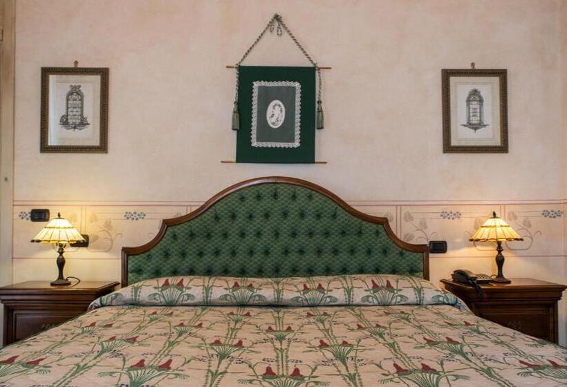 جناح ديلوكس, Liberty