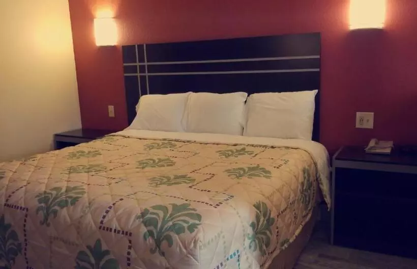 キングサイズベッドのスタンダードルーム, Oxford Inn And Suites Nasa