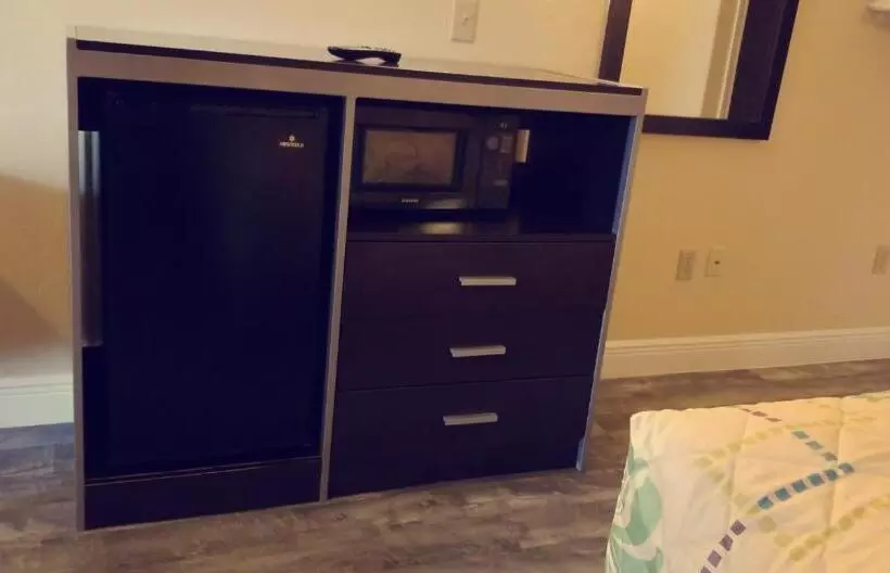 キングサイズベッドのスタンダードルーム, Oxford Inn And Suites Nasa