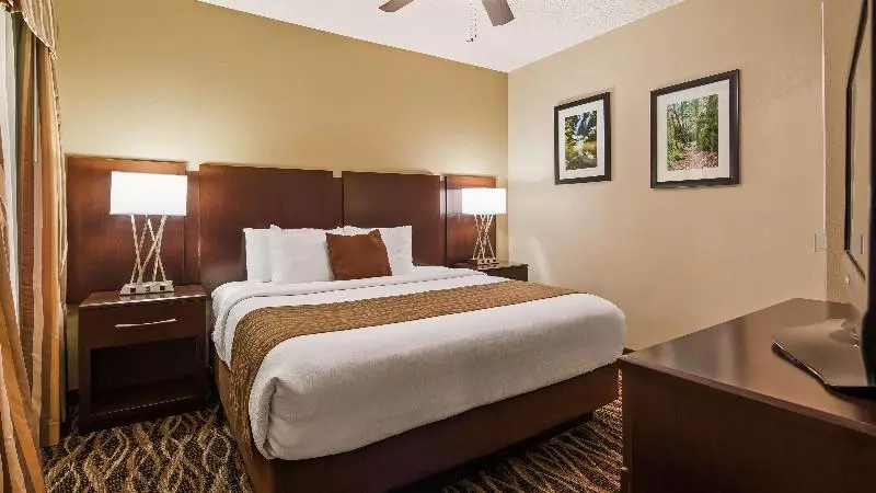 キングサイズベッドのスイートルーム, Best Western Plus Russellville Hotel & Suites