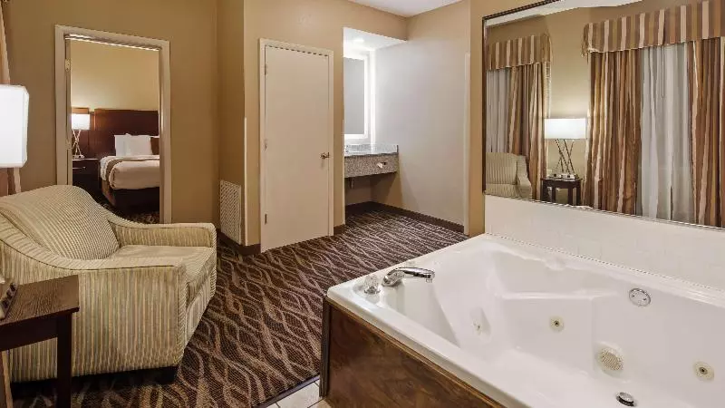 キングサイズベッドのスイートルーム, Best Western Plus Russellville Hotel & Suites
