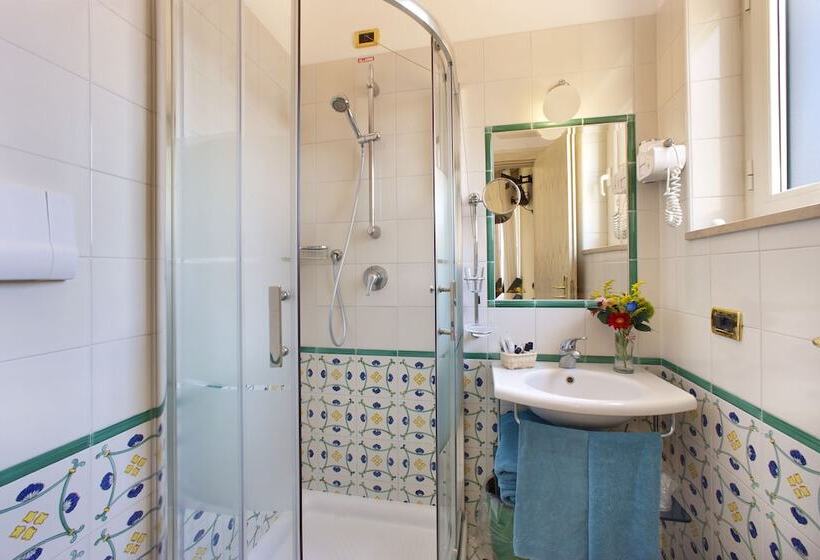 Quarto Triplo Estandar, Del Mare