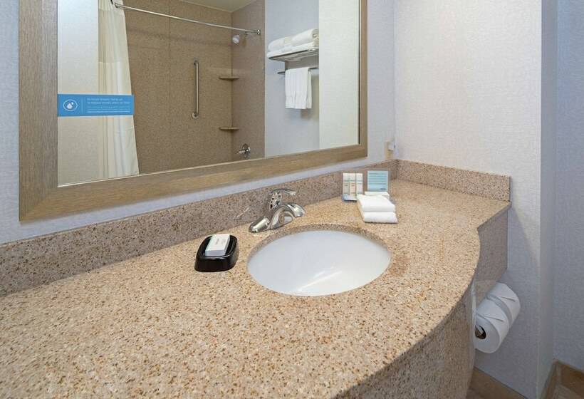 إستوديو قياسى, Hampton Inn & Suites Bremerton