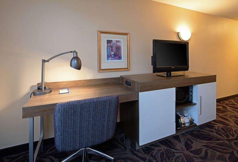 إستوديو قياسى, Hampton Inn & Suites Bremerton