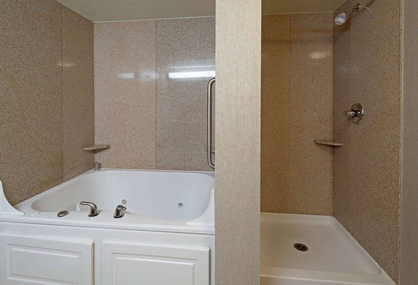 غرفة قياسية لذوى الاحتياجات الخاصة, Hampton Inn & Suites Bremerton