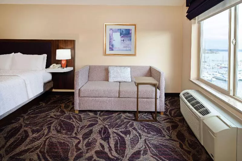 キングサイズベッドのスイートルーム, Hampton Inn & Suites Bremerton