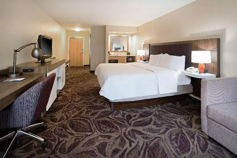 キングサイズベッドのスイートルーム, Hampton Inn & Suites Bremerton