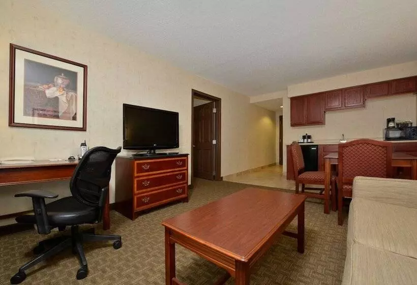 スイート, Hampton Inn East Aurora
