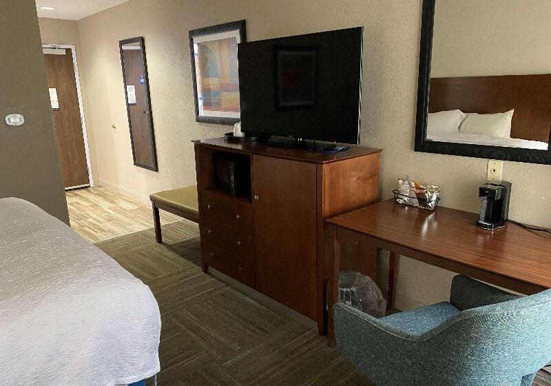 キングサイズベッドのスタンダードルーム, Hampton Inn Ft. Chiswell Max Meadows