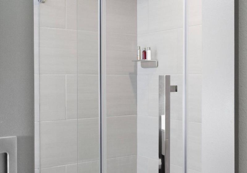 带大床的标准间, Hampton Inn Havelock