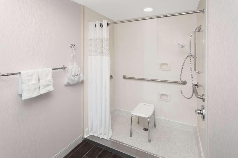 غرفة قياسية سرير كينج, Hampton Inn Lancaster