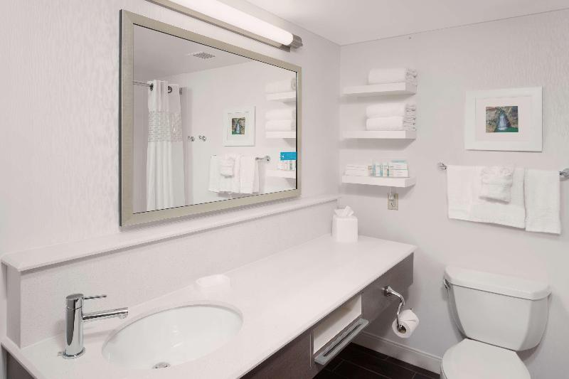 غرفة قياسية سرير كينج, Hampton Inn Lancaster