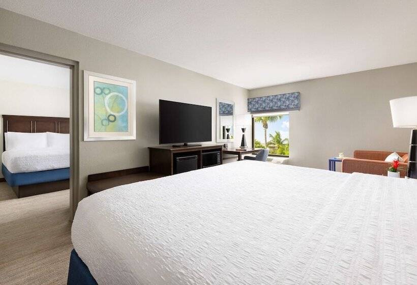 جناح عائلي, Hampton Inn Naples Central