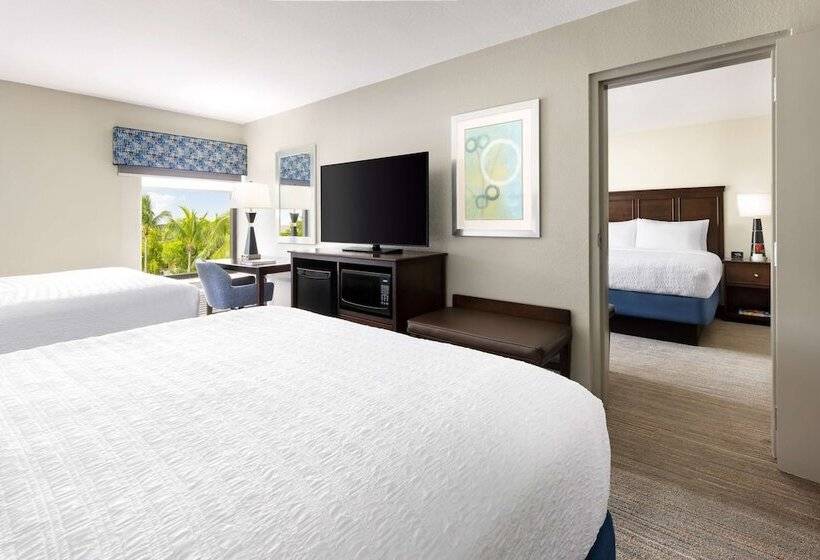 جناح عائلي, Hampton Inn Naples Central