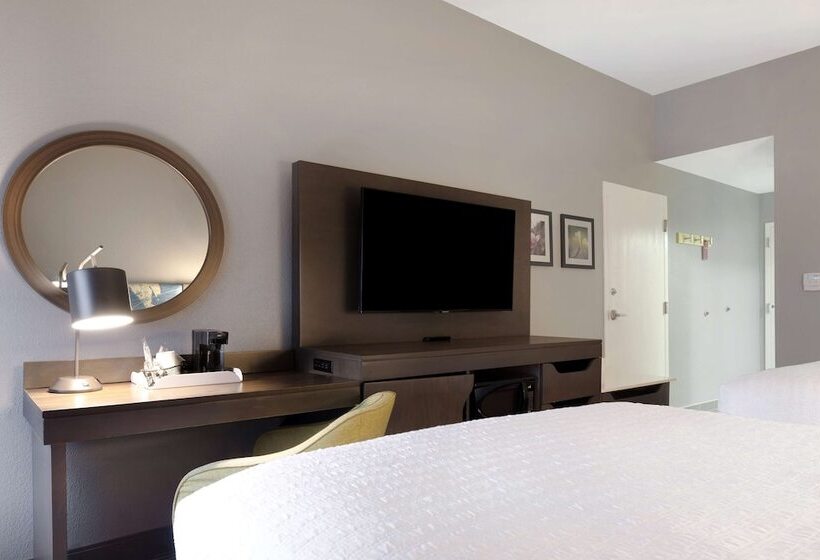 غرفه قياسيه سريرين مزدوجين, Hampton Inn Natchitoches