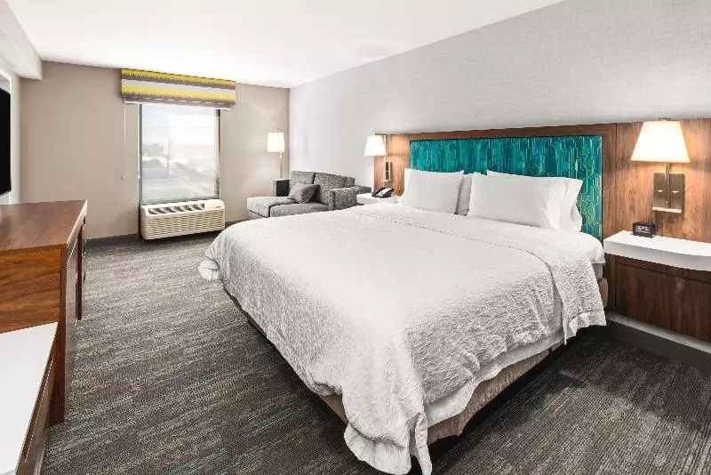 キングサイズベッドのスタンダードルーム, Hampton Inn Seekonk