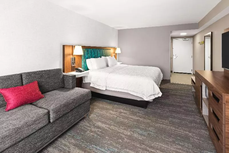 キングサイズベッドのスタンダードルーム, Hampton Inn Seekonk