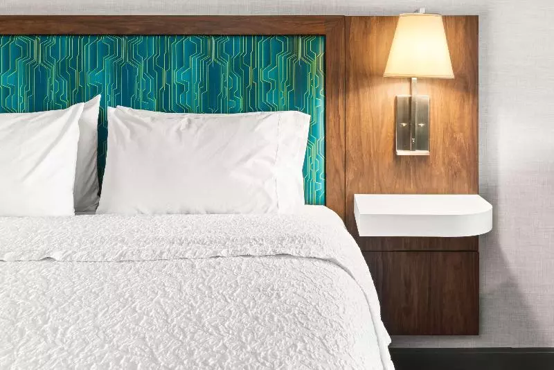キングサイズベッドのスタンダードルーム, Hampton Inn Seekonk