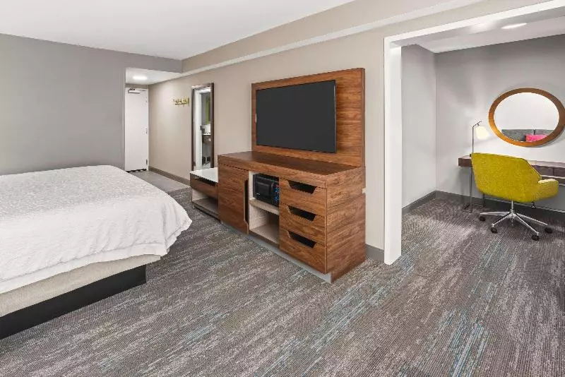 キングサイズベッドのスタンダードルーム, Hampton Inn Seekonk