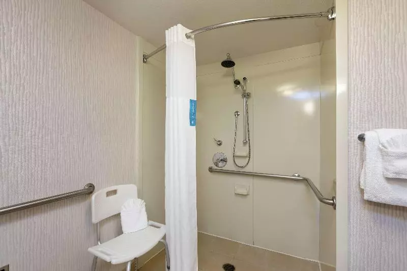 اتاق استاندارد برای معلولان, Hampton Inn & Suites Austinairport