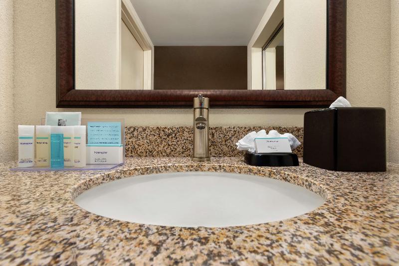 带大床的标准间, Hampton Inn & Suites Outer Banks/ Corolla